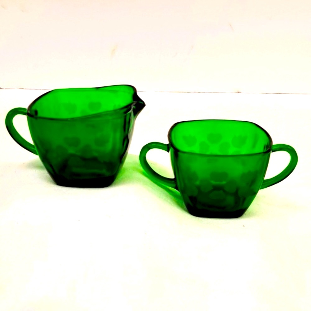 - Vintage "Anchor Hocking FOREST CHARM emerald  green glass cream & sugar set